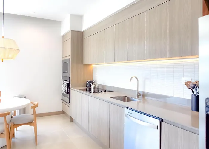 Naumi N451 | High Floor In Playas Del Coco + Club * Sardinal (Guanacaste)